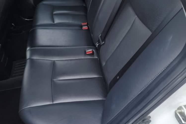 Used Nissan Sylphy 2019 1.6XV CVT Smart Connect Luxury Edition China VI Standard Left Rear Seat