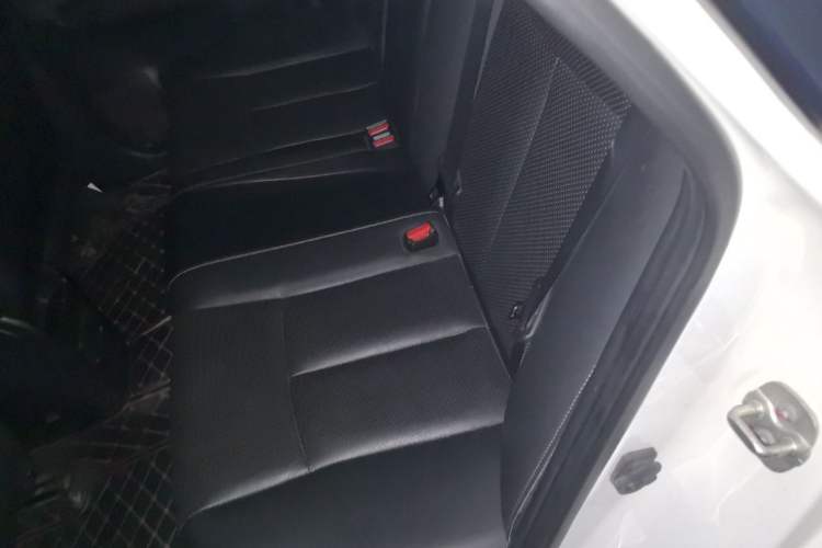 Used Nissan Sylphy 2019 1.6XV CVT Smart Connect Luxury Edition China VI Standard Left Rear Seat