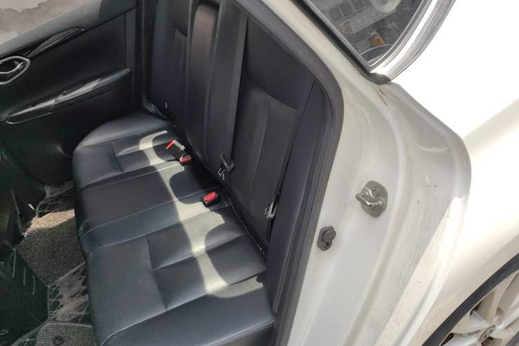 Used Nissan Sylphy 2019 1.6XV CVT Smart Connect Luxury Edition China VI Standard Left Rear Seat