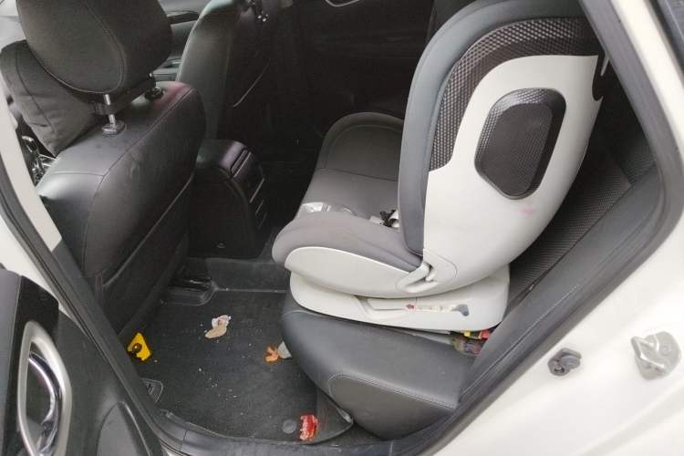 Used Nissan Sylphy 2019 1.6XV CVT Smart Connect Luxury Edition China VI Standard Left Rear Seat