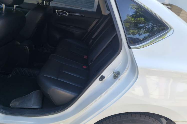Used Nissan Sylphy 2019 1.6XV CVT Smart Connect Luxury Edition China VI Standard Left Rear Seat