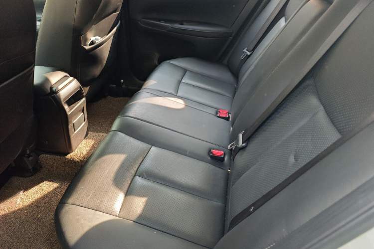 Used Nissan Sylphy 2019 1.6XV CVT Smart Connect Luxury Edition China VI Standard Left Rear Seat