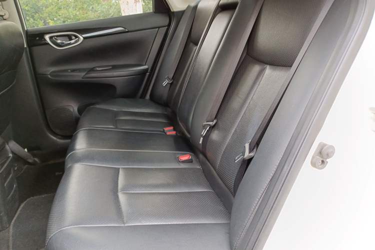 Used Nissan Sylphy 2019 1.6XV CVT Smart Connect Luxury Edition China VI Standard Left Rear Seat