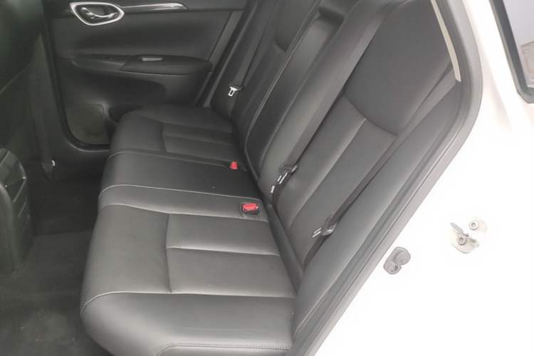 Used Nissan Sylphy 2019 1.6XV CVT Smart Connect Luxury Edition China VI Standard Left Rear Seat