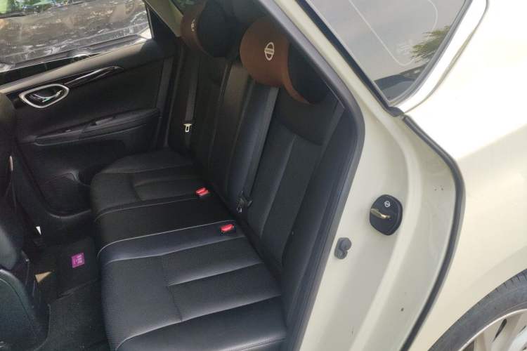 Used Nissan Sylphy 2019 1.6XV CVT Smart Connect Luxury Edition China VI Standard Left Rear Seat
