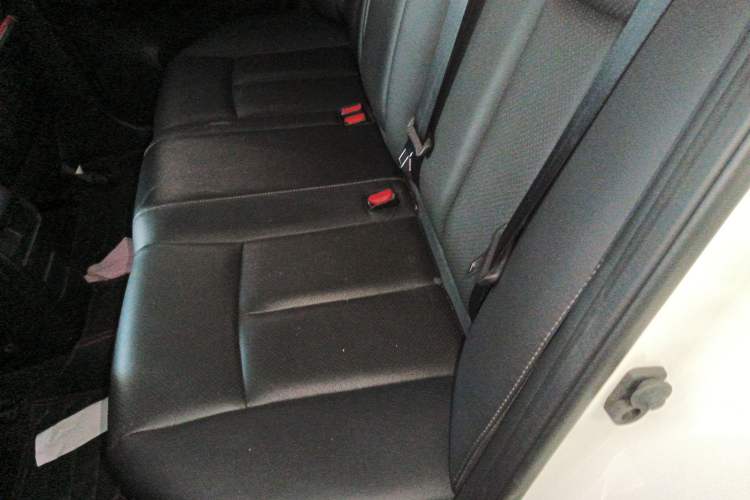 Used Nissan Sylphy 2019 1.6XV CVT Smart Connect Luxury Edition China VI Standard Left Rear Seat
