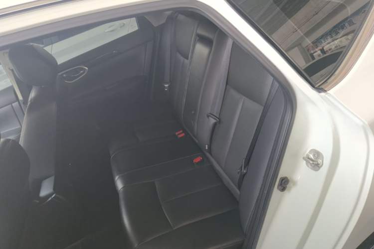 Used Nissan Sylphy 2019 1.6XV CVT Smart Connect Luxury Edition China VI Standard Left Rear Seat