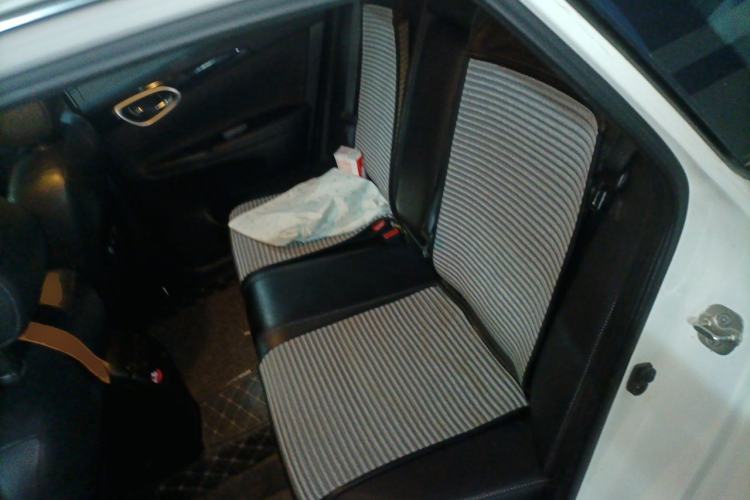 Used Nissan Sylphy 2019 1.6XV CVT Smart Connect Luxury Edition China VI Standard Left Rear Seat