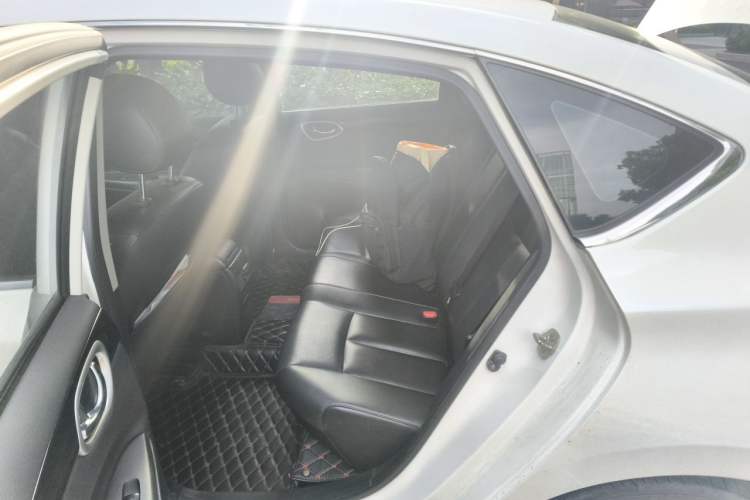 Used Nissan Sylphy 2019 1.6XV CVT Smart Connect Luxury Edition China VI Standard Left Rear Seat