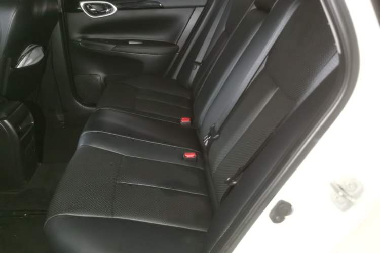 Used Nissan Sylphy 2019 1.6XV CVT Smart Connect Luxury Edition China VI Standard Left Rear Seat