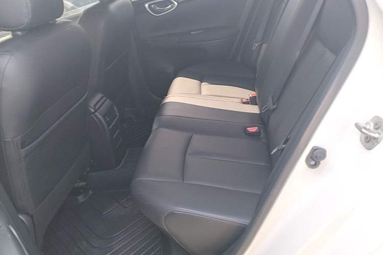 Used Nissan Sylphy 2019 1.6XV CVT Smart Connect Luxury Edition China VI Standard Left Rear Seat