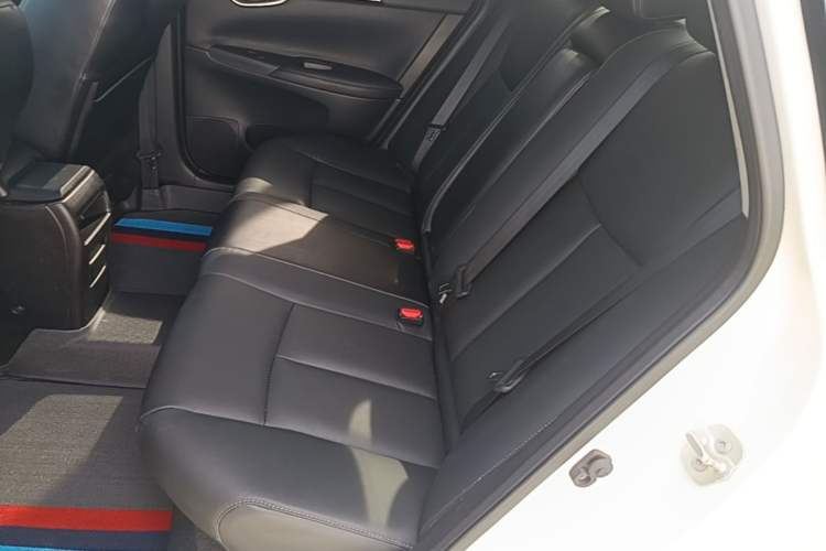 Used Nissan Sylphy 2019 1.6XV CVT Smart Connect Luxury Edition China VI Standard Left Rear Seat