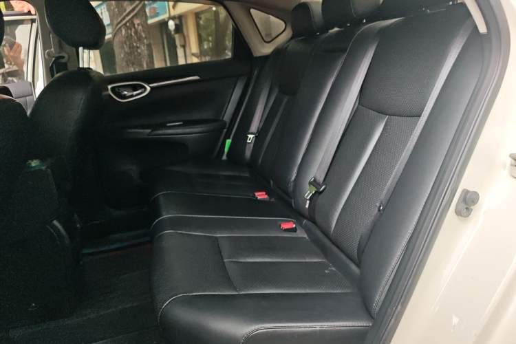Used Nissan Sylphy 2019 1.6XV CVT Smart Connect Luxury Edition China V Standard Left Rear Seat