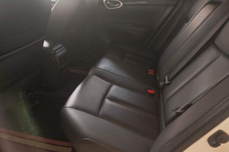 Used Nissan Sylphy 2019 1.6XV CVT Smart Connect Luxury Edition China VI Standard Left Rear Seat