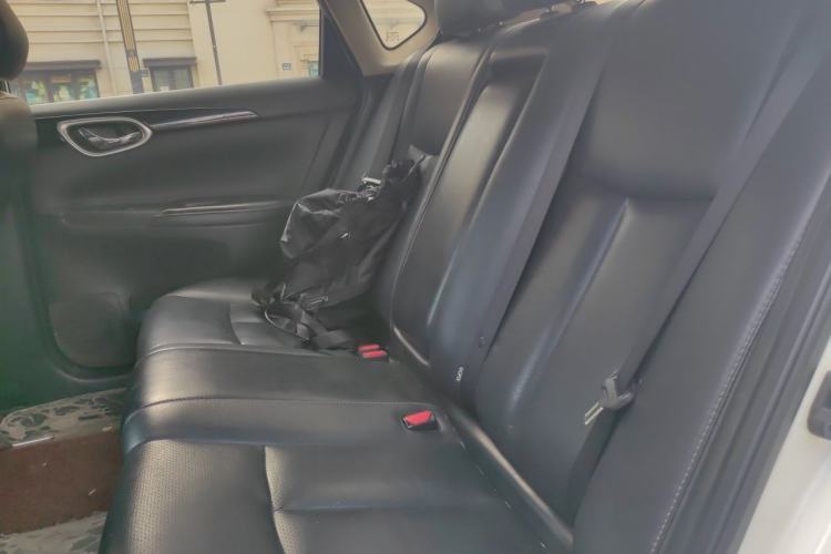 Used Nissan Sylphy 2019 1.6XV CVT Smart Connect Luxury Edition China VI Standard Left Rear Seat
