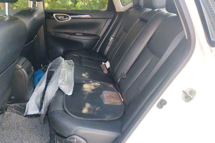 Used Nissan Sylphy 2019 1.6XV CVT Smart Connect Luxury Edition China V Standard Left Rear Seat
