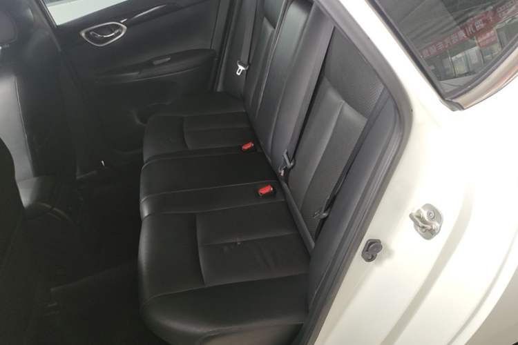 Used Nissan Sylphy 2019 1.6XV CVT Smart Connect Luxury Edition China VI Standard Left Rear Seat