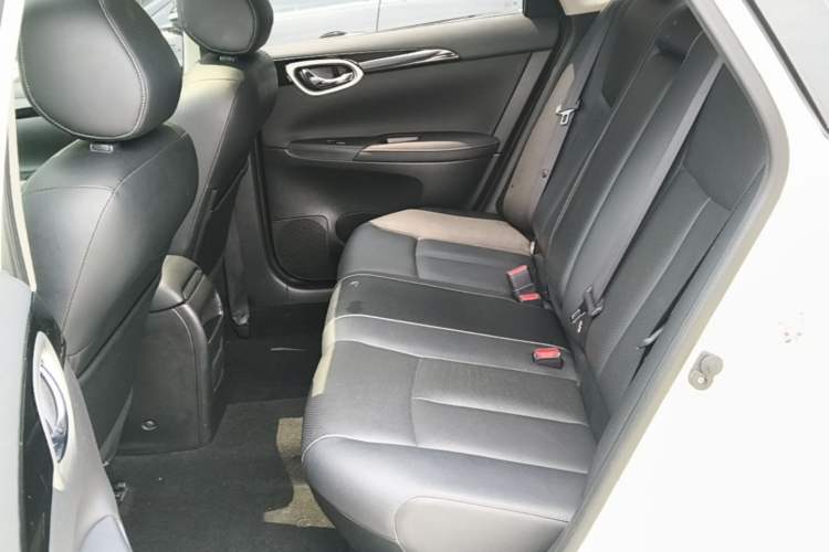 Used Nissan Sylphy 2019 1.6XV CVT Smart Connect Luxury Edition China VI Standard Left Rear Seat