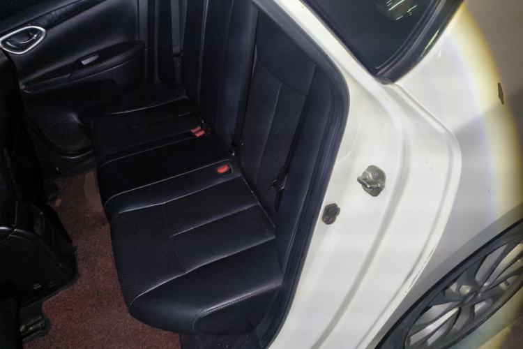 Used Nissan Sylphy 2019 1.6XV CVT Smart Connect Luxury Edition China VI Standard Left Rear Seat