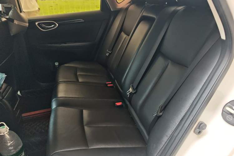 Used Nissan Sylphy 2019 1.6XV CVT Smart Connect Luxury Edition China VI Standard Left Rear Seat