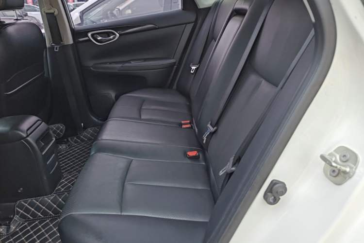 Used Nissan Sylphy 2019 1.6XV CVT Smart Connect Luxury Edition China VI Standard Left Rear Seat
