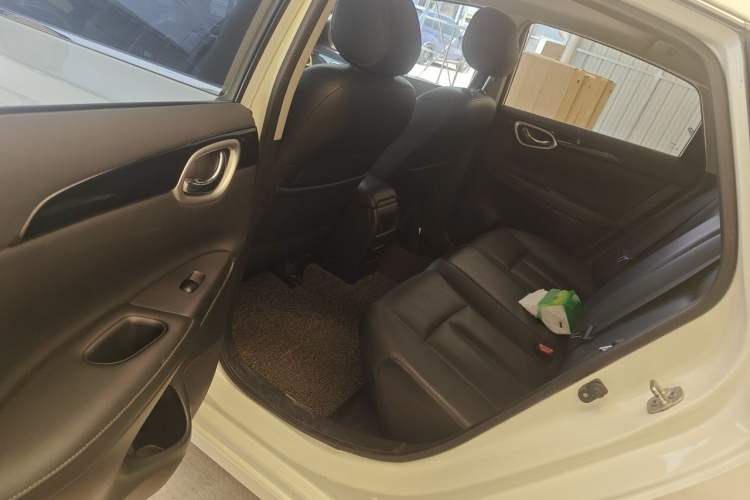 Used Nissan Sylphy 2019 1.6XV CVT Smart Connect Luxury Edition China VI Standard Left Rear Seat