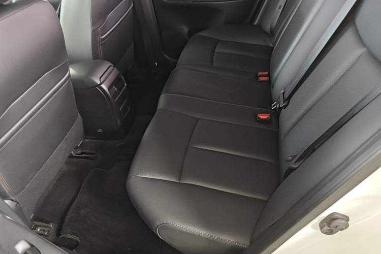 Used Nissan Sylphy 2019 1.6XV CVT Smart Connect Luxury Edition China VI Standard Left Rear Seat