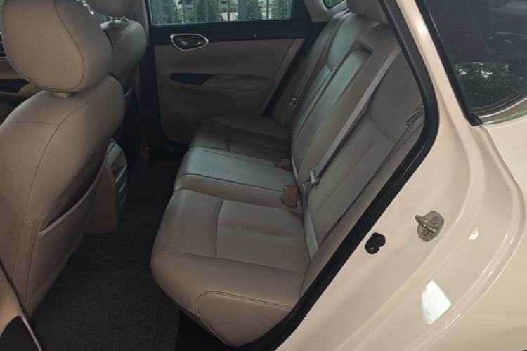 Used Nissan Sylphy 2019 1.6XV CVT Smart Connect Luxury Edition China VI Standard Left Rear Seat
