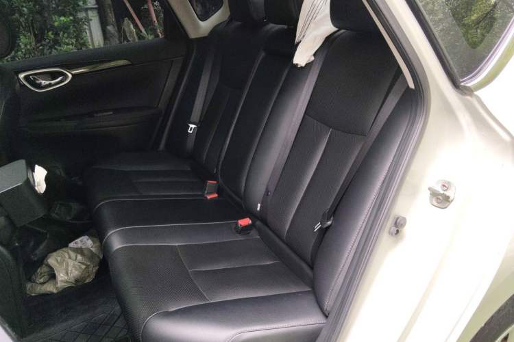 Used Nissan Sylphy 2019 1.6XV CVT Smart Connect Luxury Edition China VI Standard Left Rear Seat