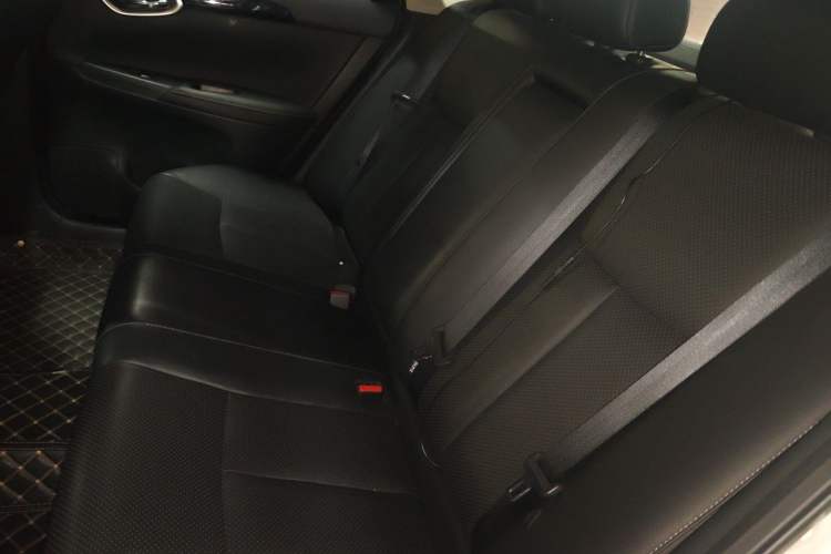Used Nissan Sylphy 2019 1.6XV CVT Smart Connect Luxury Edition China V Standard Left Rear Seat