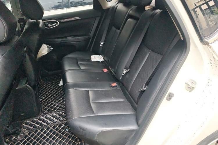 Used Nissan Sylphy 2019 1.6XV CVT Smart Connect Luxury Edition China VI Standard Left Rear Seat