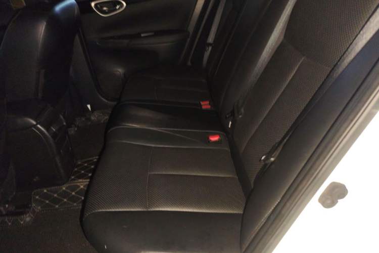 Used Nissan Sylphy 2019 1.6XV CVT Smart Connect Luxury Edition China VI Standard Left Rear Seat