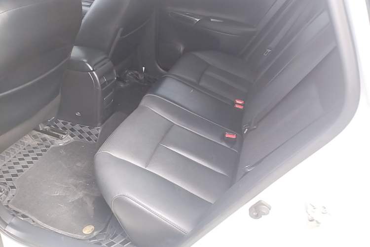 Used Nissan Sylphy 2019 1.6XV CVT Smart Connect Luxury Edition China VI Standard Left Rear Seat