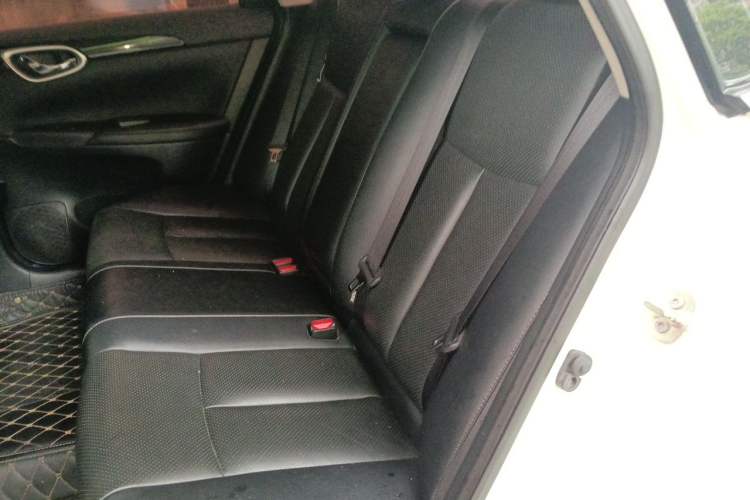 Used Nissan Sylphy 2019 1.6XV CVT Smart Connect Luxury Edition China VI Standard Left Rear Seat