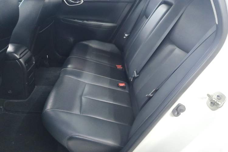 Used Nissan Sylphy 2019 1.6XV CVT Smart Connect Luxury Edition China VI Standard Left Rear Seat
