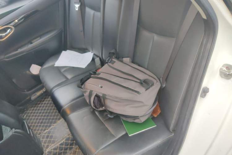 Used Nissan Sylphy 2019 1.6XV CVT Smart Connect Luxury Edition China VI Standard Left Rear Seat
