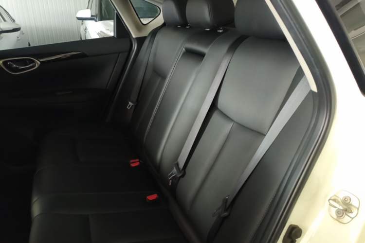 Used Nissan Sylphy 2019 1.6XV CVT Smart Connect Luxury Edition China VI Standard Left Rear Seat
