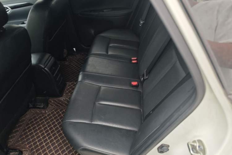 Used Nissan Sylphy 2019 1.6XV CVT Smart Connect Luxury Edition China VI Standard Left Rear Seat