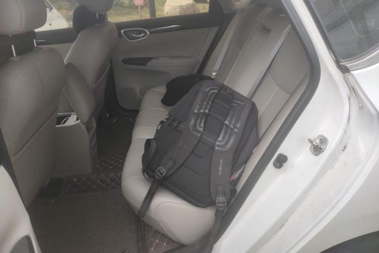Used Nissan Sylphy 2019 1.6XV CVT Smart Connect Luxury Edition China VI Standard Left Rear Seat
