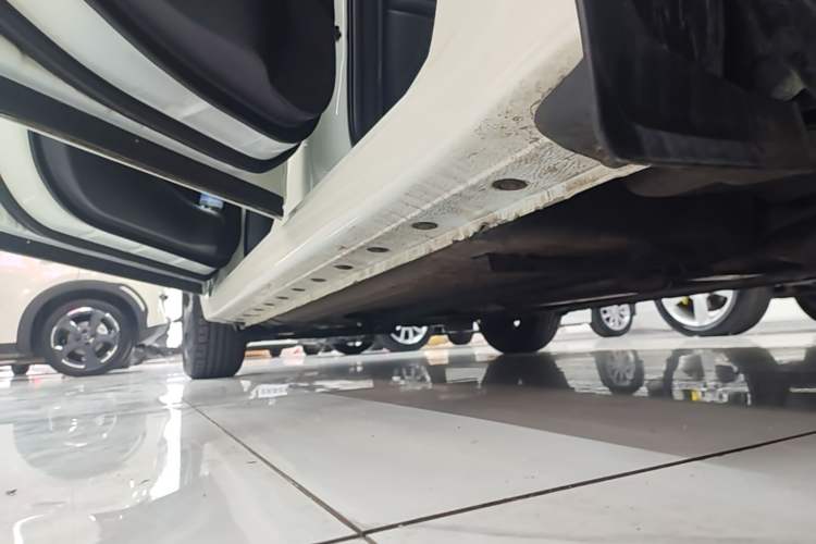Used Nissan Sylphy 2019 Classic 1.6XE Manual Comfort Edition Left Side Sill