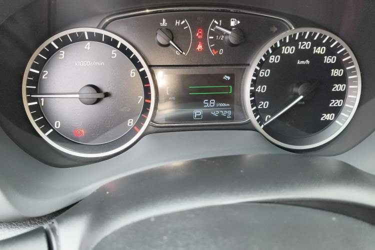 Used Nissan Sylphy 2019 1.6XV CVT Smart Connect Luxury Edition China VI Standard Odometer Close Up