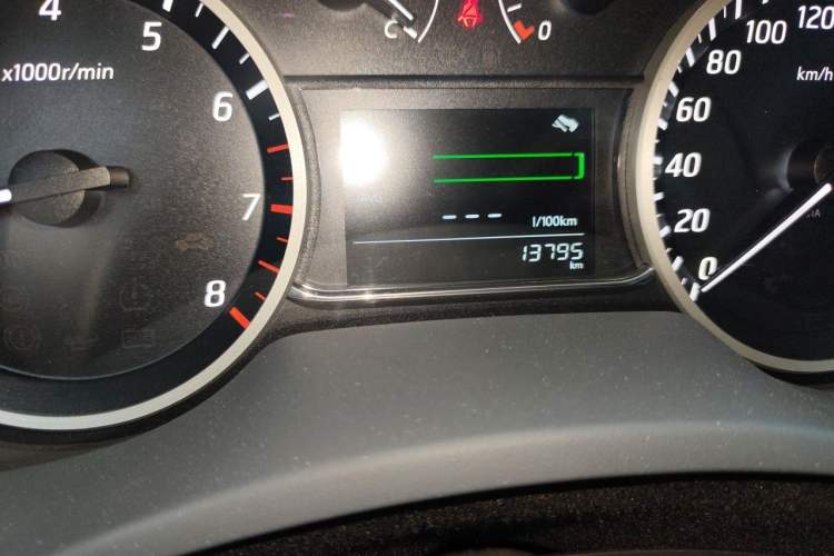 Used Nissan Sylphy 2019 1.6XL Manual Luxury Version China VI Standard Odometer Close Up