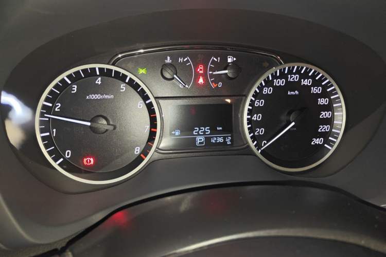 Used Nissan Sylphy 2019 1.6XV CVT Smart Connect Luxury Edition China V Standard Odometer Close Up