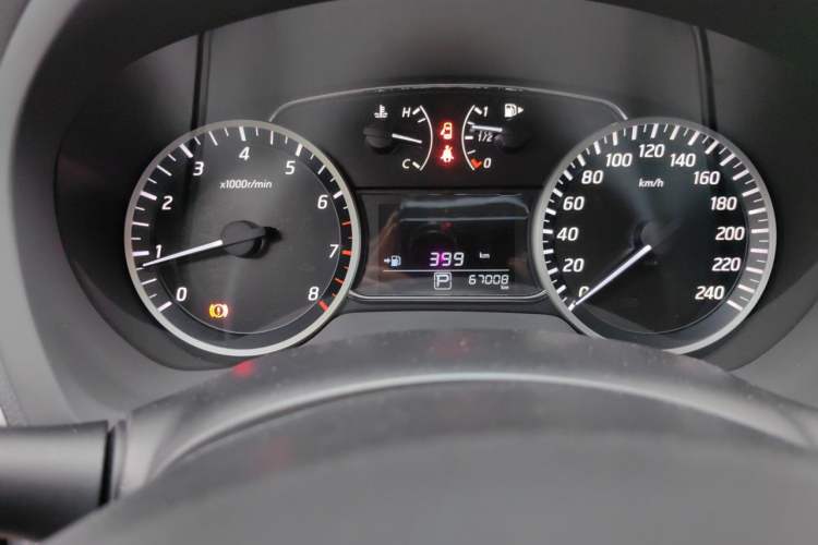 Used Nissan Sylphy 2019 1.6XV CVT Smart Connect Luxury Edition China V Standard Odometer Close Up
