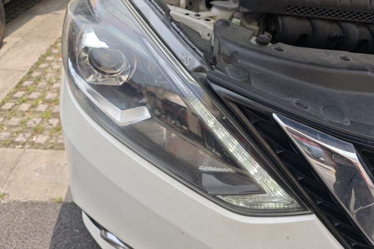 Used Nissan Sylphy 2019 1.6XV CVT Smart Connect Luxury Edition China VI Standard Right Front Headlight