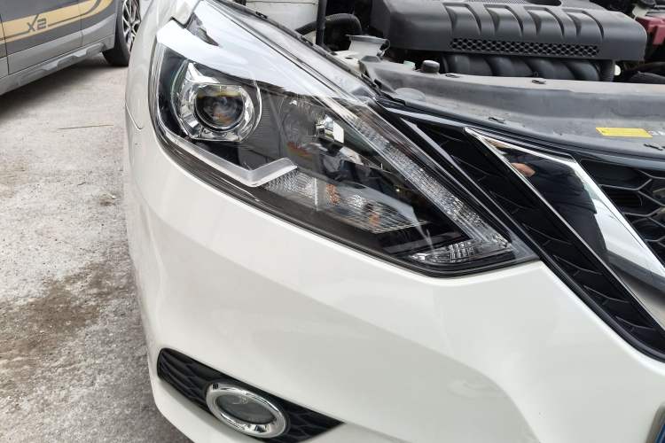 Used Nissan Sylphy 2019 1.6XV CVT Smart Connect Luxury Edition China VI Standard Right Front Headlight