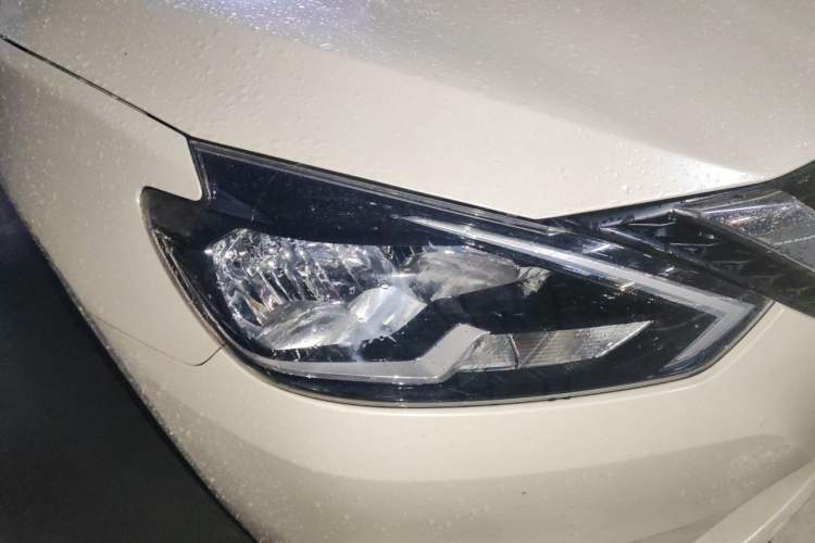 Used Nissan Sylphy 2019 1.6XE CVT Comfort Edition China VI Standard Right Front Headlight