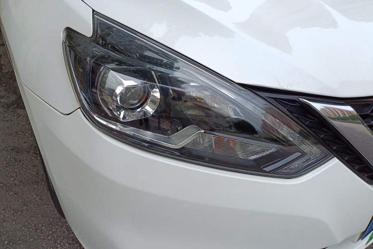 Used Nissan Sylphy 2019 1.6XV CVT Smart Connect Luxury Edition China VI Standard Right Front Headlight
