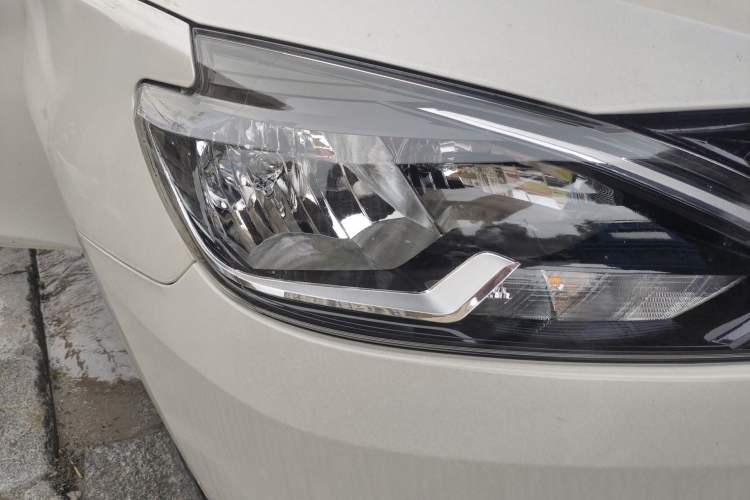 Used Nissan Sylphy 2019 Classic 1.6XE CVT Comfort Edition Right Front Headlight