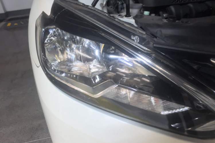 Used Nissan Sylphy 2019 1.6XL Manual Luxury Version China VI Standard Right Front Headlight